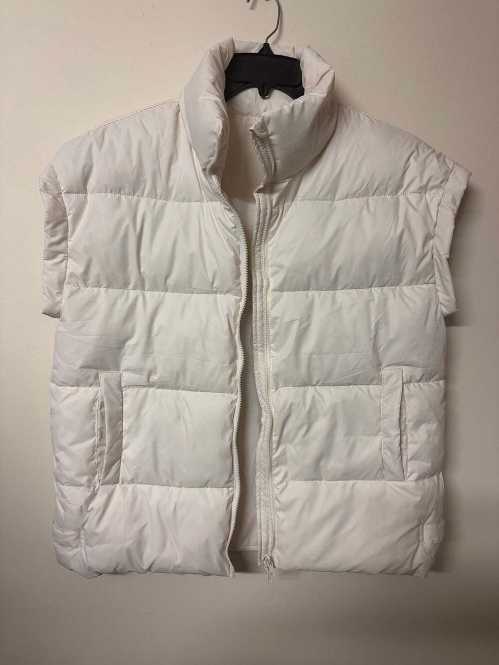 Women's White Stand Collar Cropped Puffer Vest with Slant Pockets